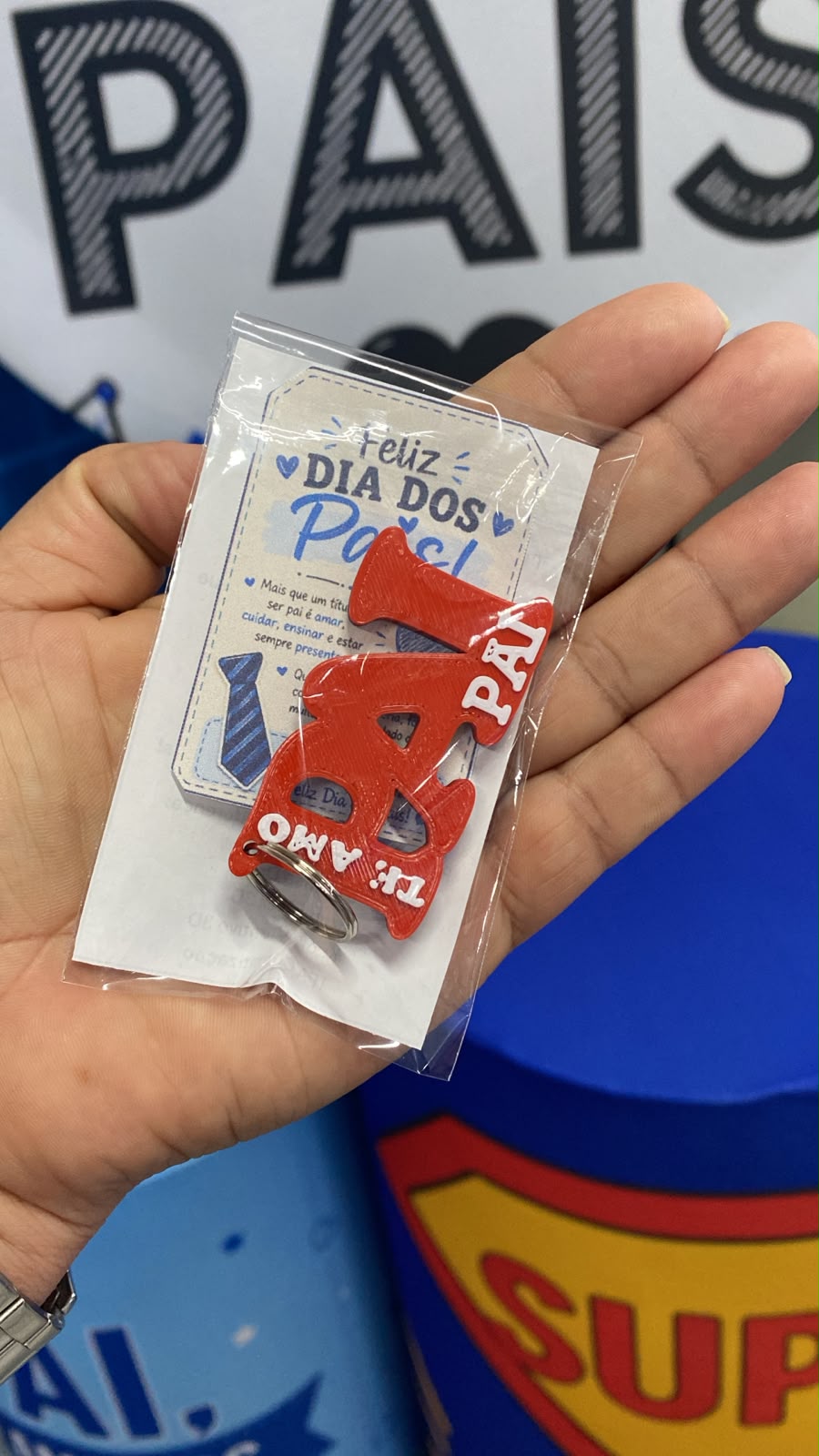 Chaveirinho personalizado da ação de Dia dos Pais com as creches